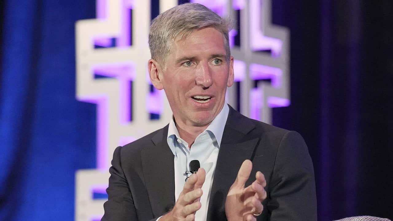 CLARITY Act Delay May Cause Brief Crypto Volatility, Coinbase CEO Says Momentum Continues