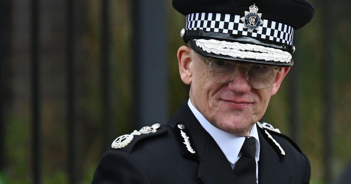 Met chief 'flabbergasted' by release of knife and gun suspects