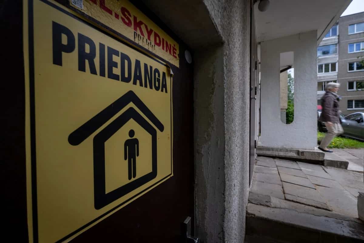 Lithuania issues shelter warning over unidentified flying object