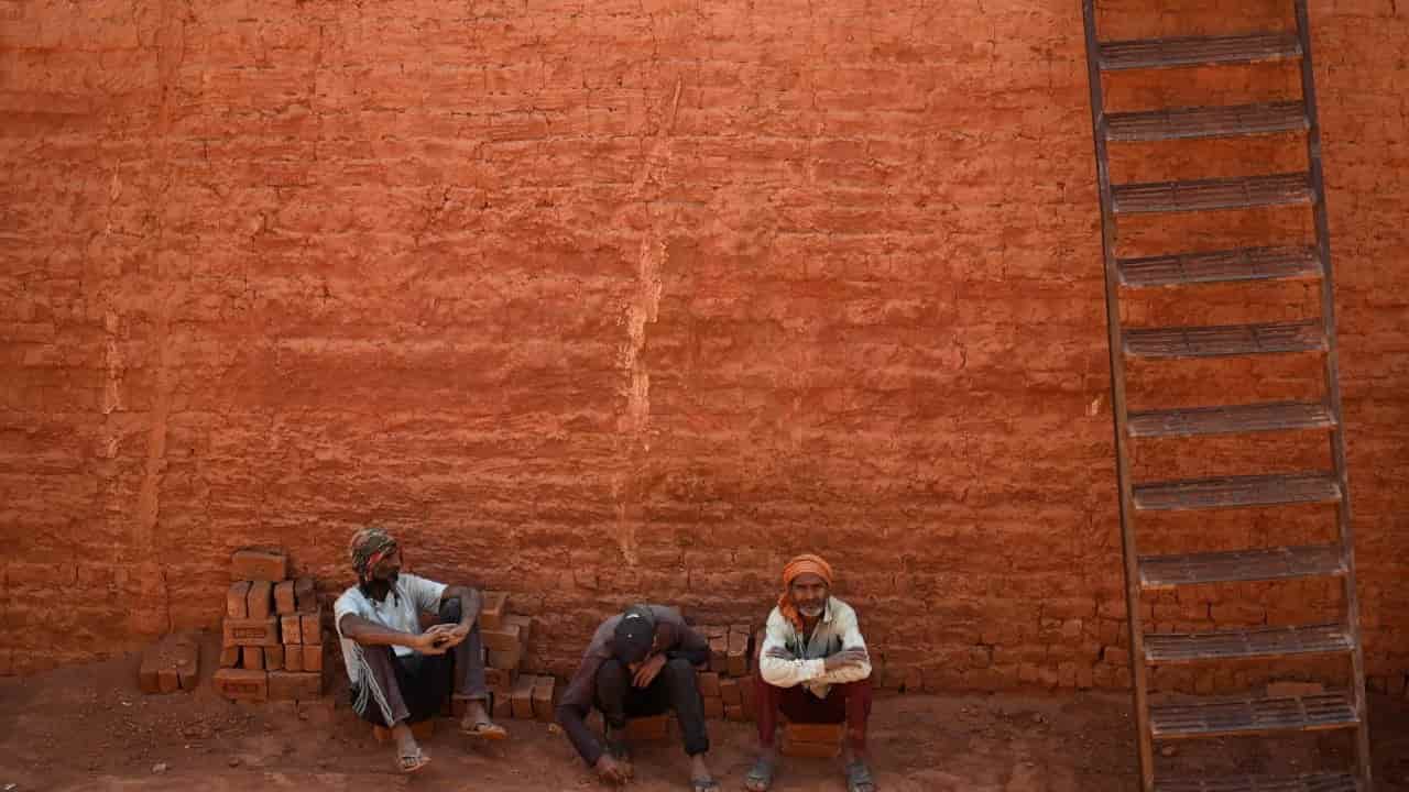 Migrant workers drawn to high pay in Indian Kashmir despite risks