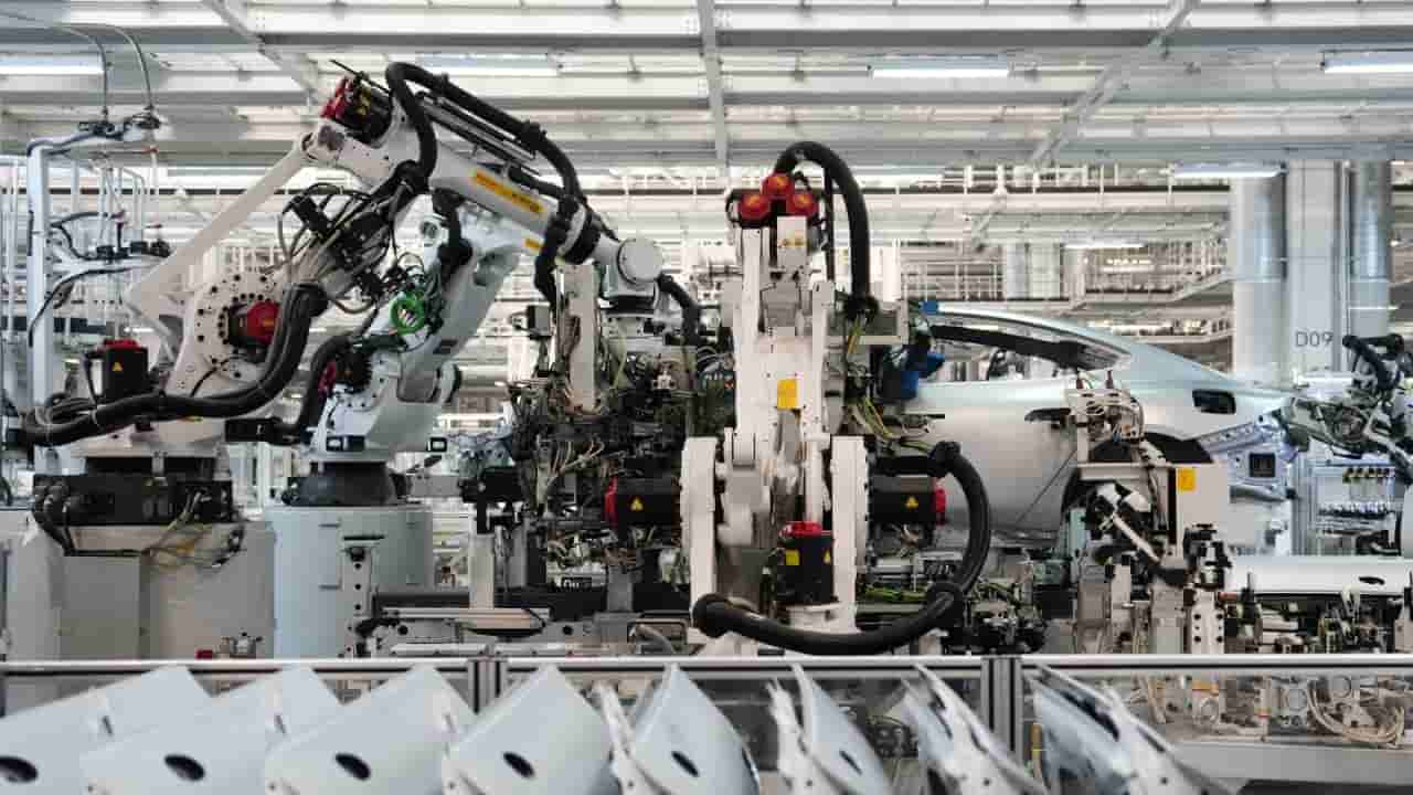 China's Export Strategy Shifts: From Goods to Global Manufacturing Hub
