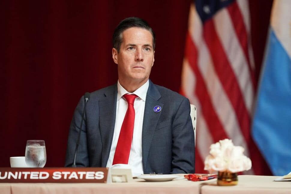 US senators push for permanent ban on Chinese vehicles ahead of Xi meeting