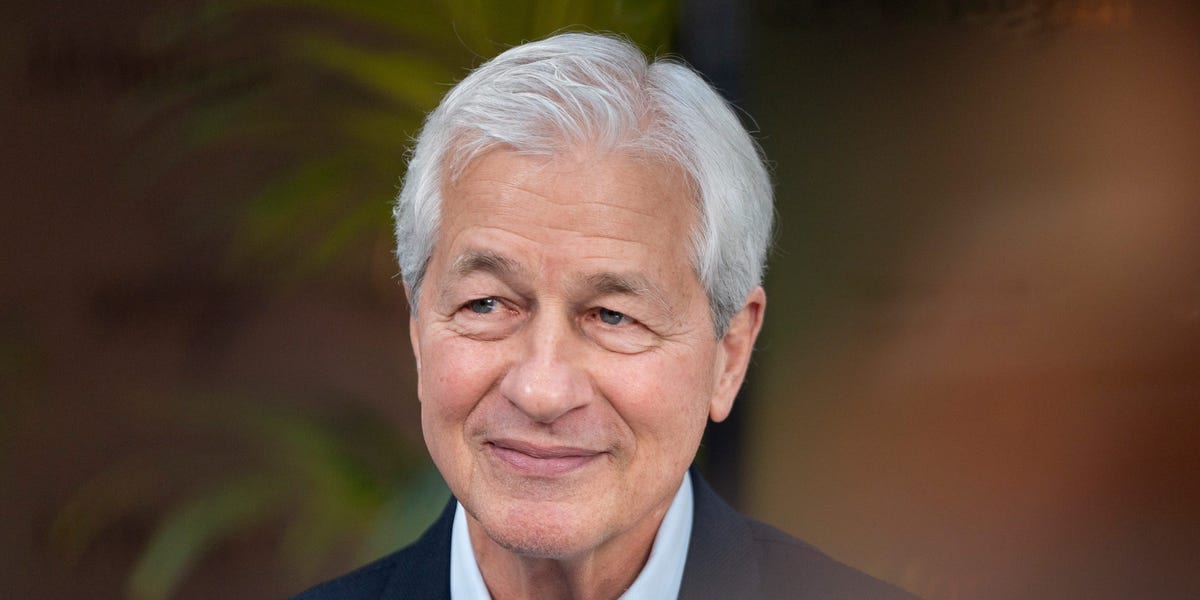 Jamie Dimon: AI cuts jobs by up to 40% in some areas, but won't shrink JPM's costs