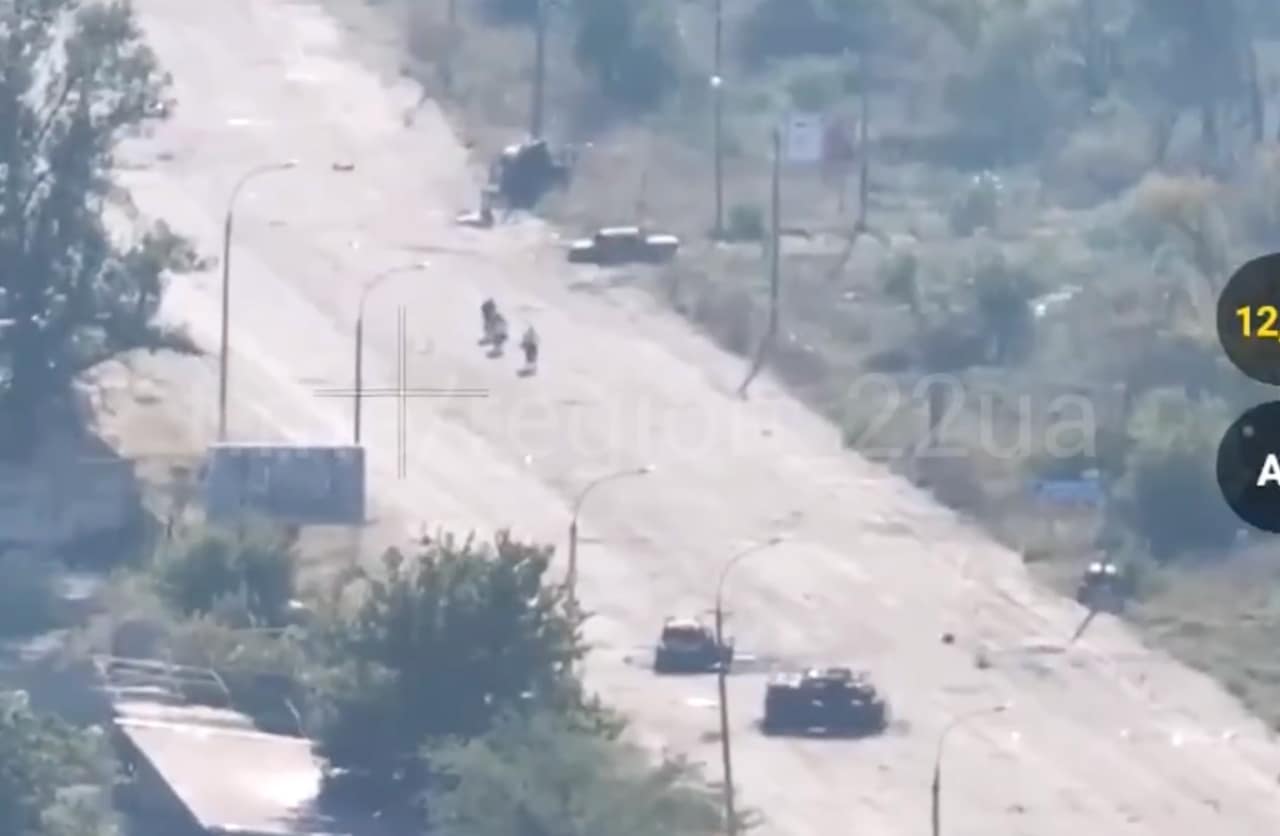 Mines kill one, injure four in occupied Oleshky; Russian troops seize drone-delivered food
