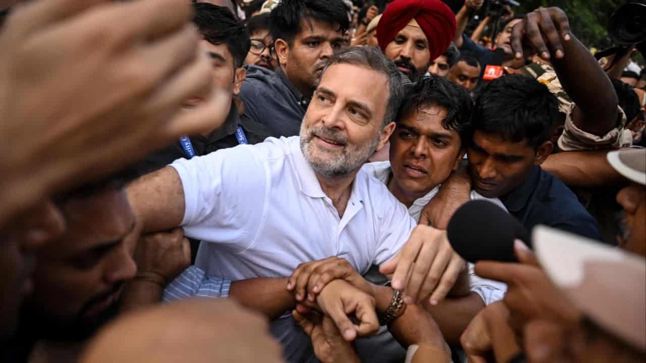 Rahul Gandhi challenges Modi, but grass-roots defiance may not win votes
