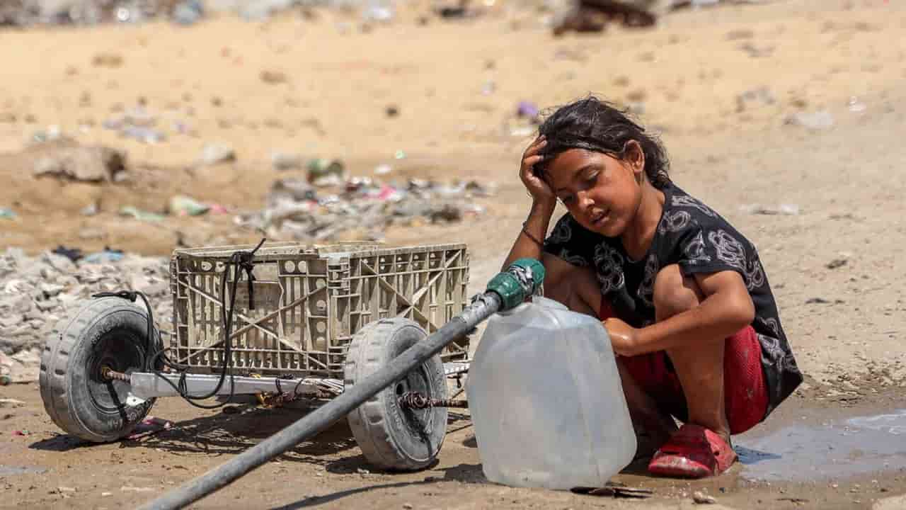 Gaza families battle suffocating summer heat in tents
