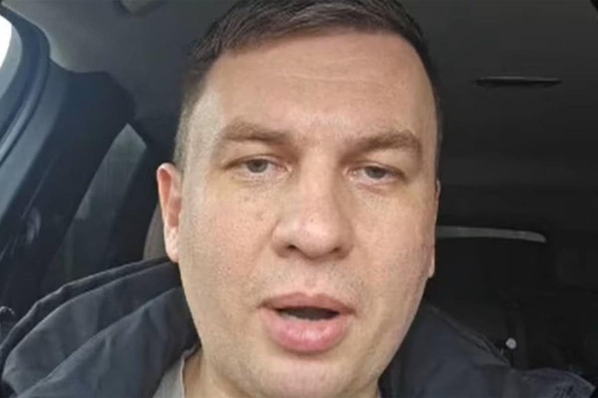 Russian blogger critical of Putin detained on false information charges