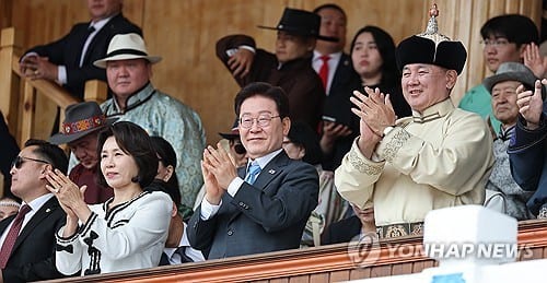 Lee concludes Mongolia visit, pledges expanded cooperation
