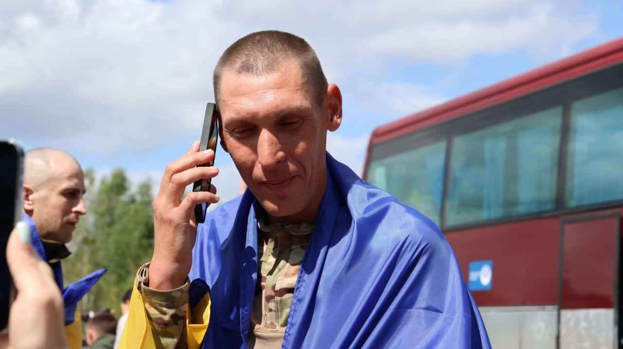 Ukraine repatriates 103 POWs in latest exchange with Russia
