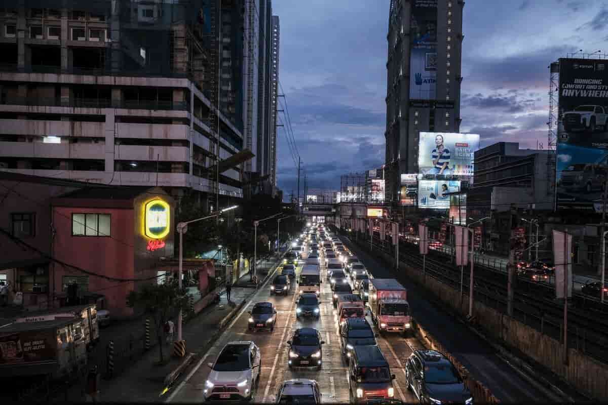 Philippines Cuts Economic Growth Target Amid Oil Prices and Corruption Crackdown