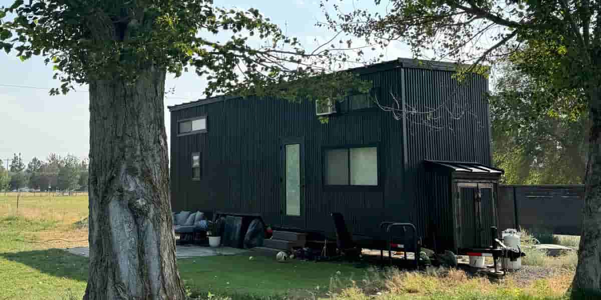 Tiny home owners relocate 350-square-foot house from California to Pacific Northwest