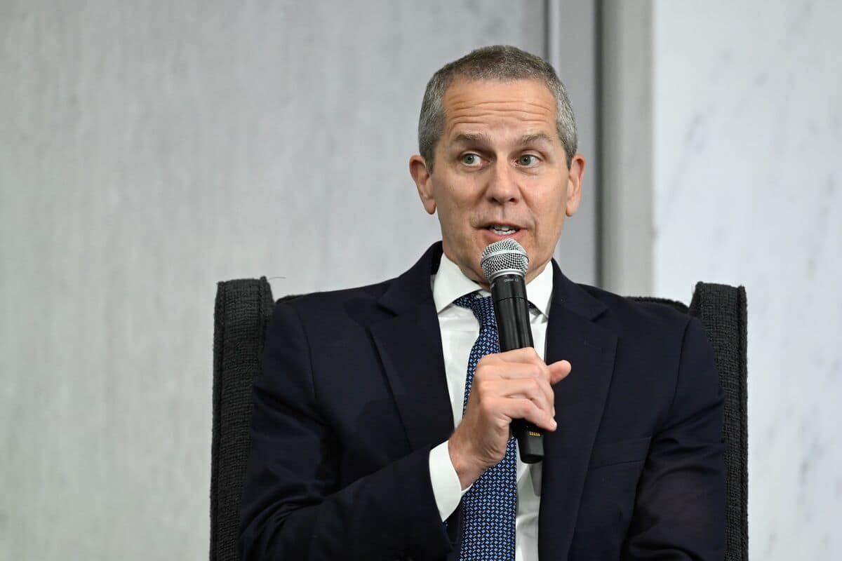Trump Allies Eye SVB Review to Oust Fed Governor Barr