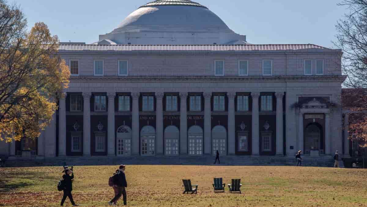 Trump administration asks colleges to commit to education overhaul