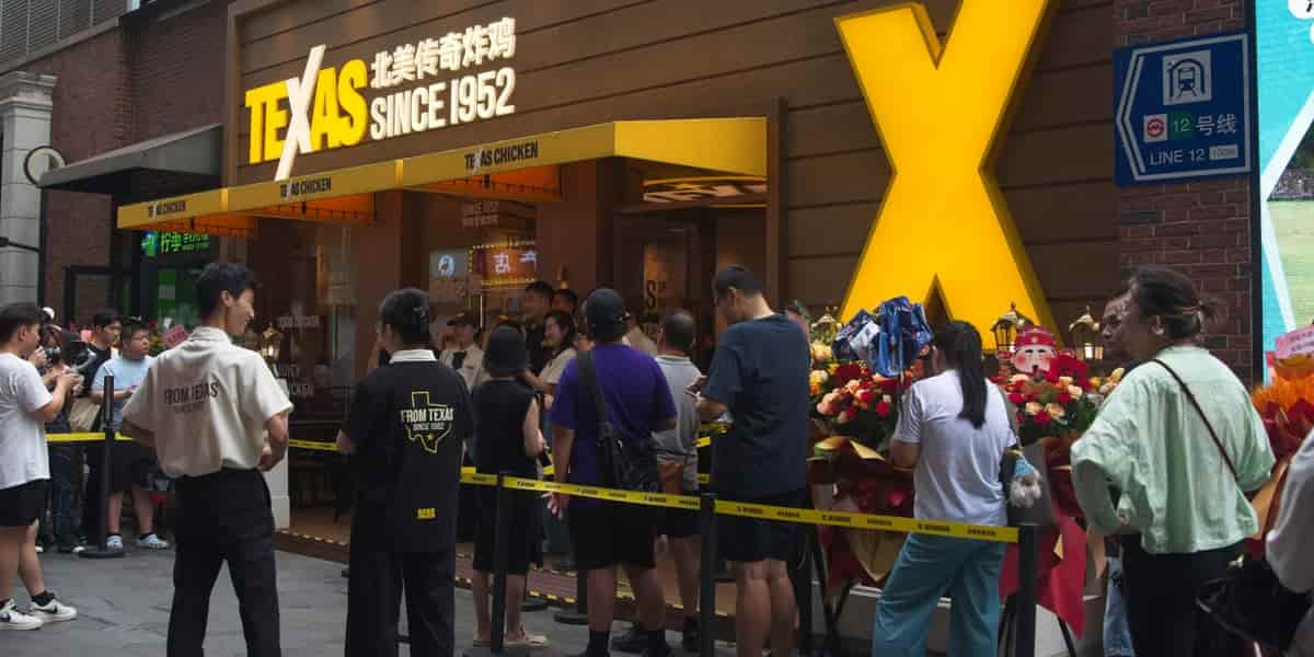 Church's Texas Chicken China debut draws long lines, resale queue services
