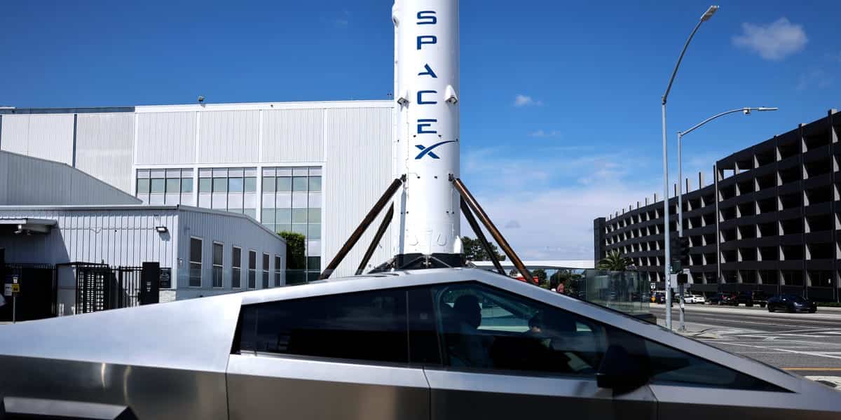 Tesla, SpaceX Merger Pros and Cons for Investors