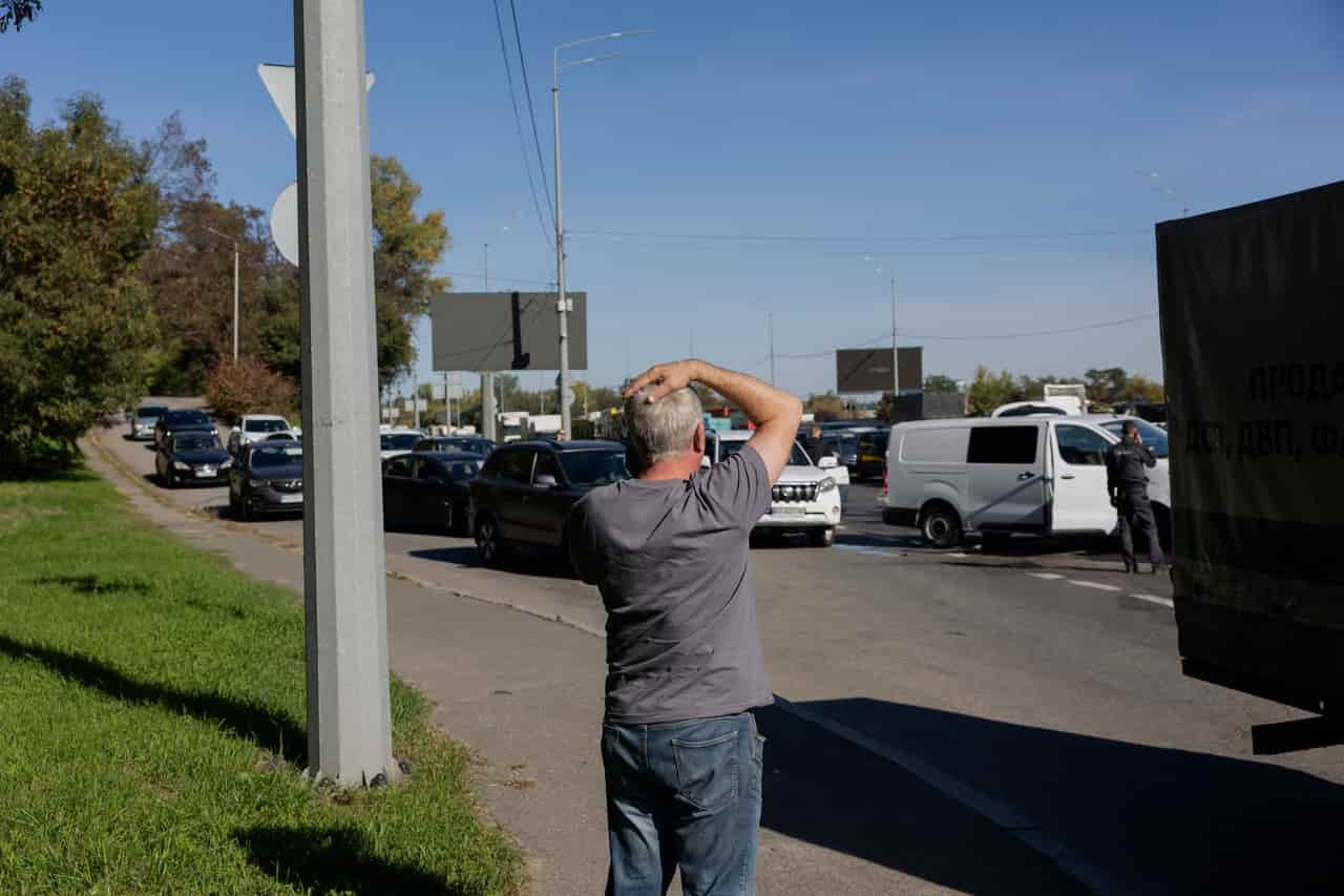 Kyiv bridge closure sparks traffic chaos after Russian strikes