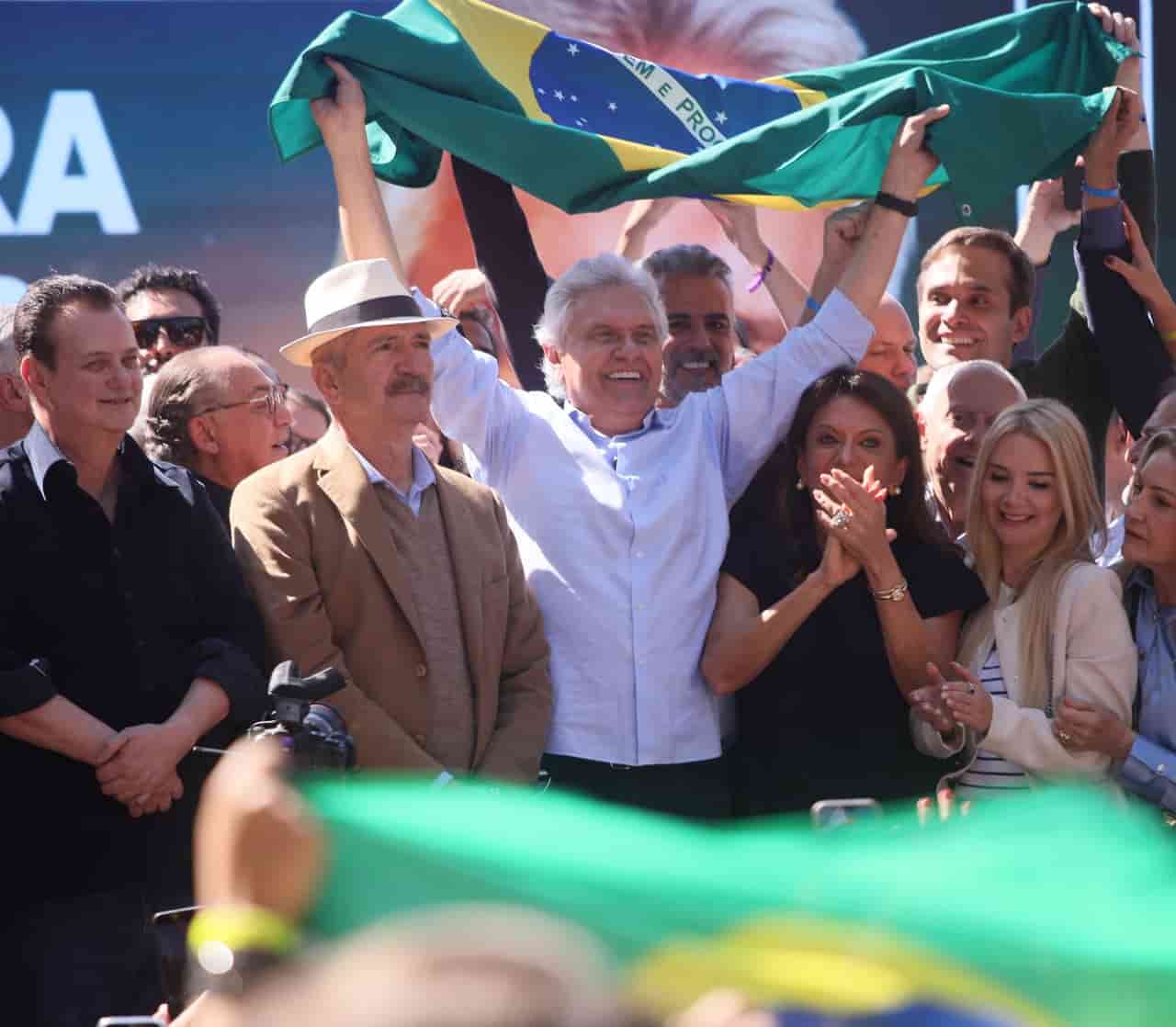 Flávio Bolsonaro names running mate amid campaign challenges
