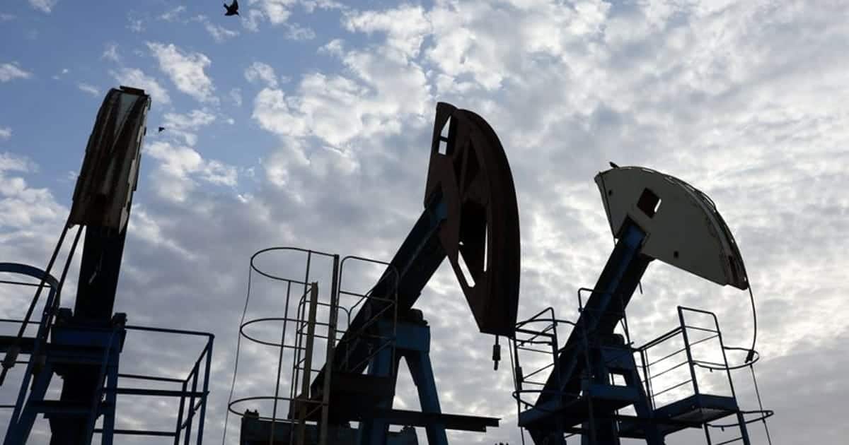 Oil prices rise on Iran-Oman talks, supply fears
