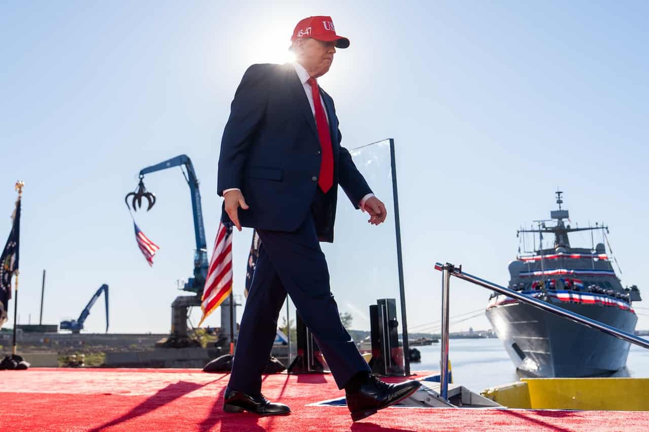 Trump to fire political advisers if foreign consulting conflicts arise