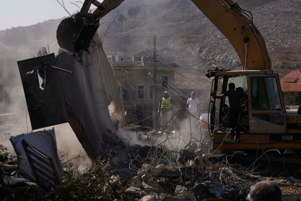 Israeli air strikes kill 12 in southern Lebanon village