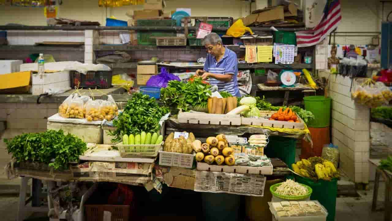 Southeast Asian Chinese traders feel China's competitive squeeze