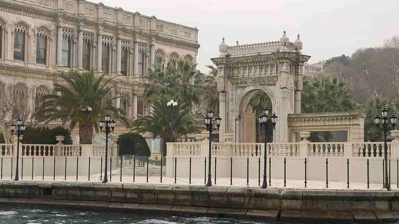 Palace in the Mist: Inside the 1908 Young Turk Revolution