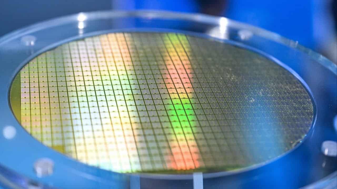China chip fund backs alternative manufacturing route