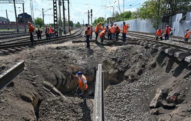 Russian strike kills 12 in Kyiv, targeting rail depot