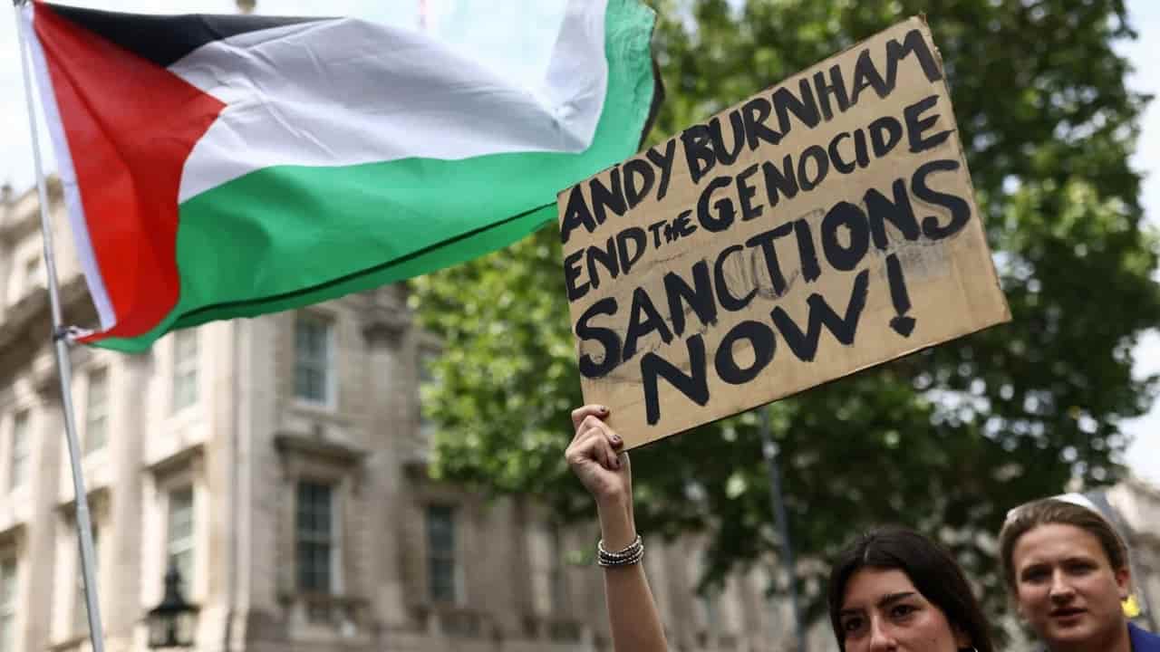 British Arabs urge UK government to impose binding rules on Israeli settlements