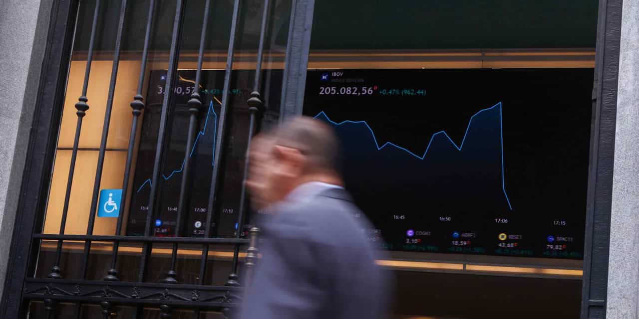 Brazil stocks halt trading as Lula wins presidency