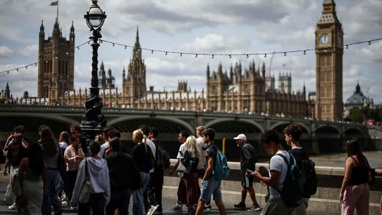 London crime falls as mayor criticizes 'negative stories'