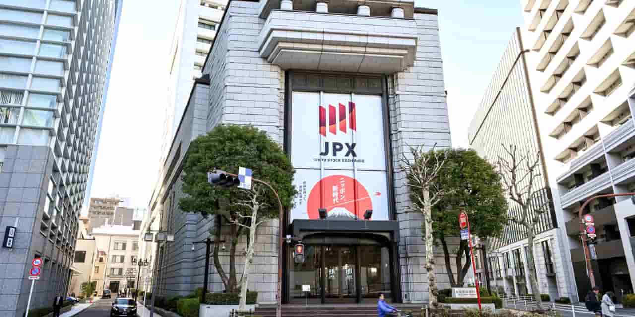 Japan's Nikkei 225 tops 70,000 for first time amid AI rally