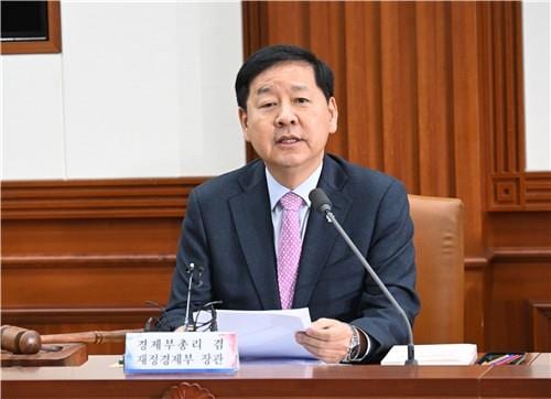 Finance chief vows all-out efforts to fight inflation