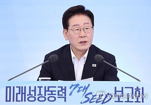 Lee identifies 7 future industries as growth engines, strategic assets