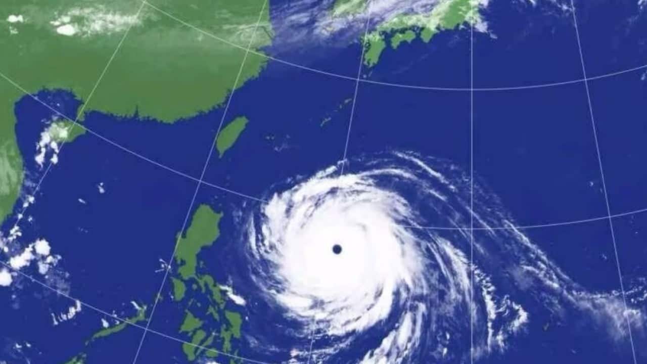 Super Typhoon Champi barrels toward Taiwan and China