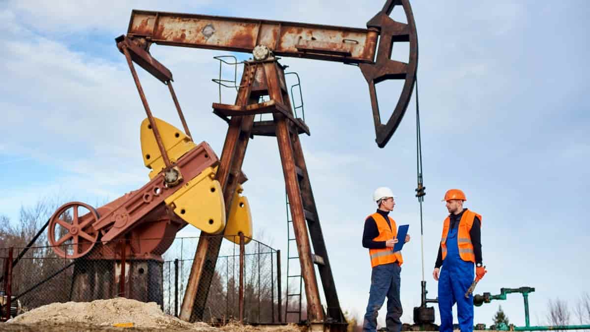 US and Iran reach tentative deal to end war, reopen Strait of Hormuz