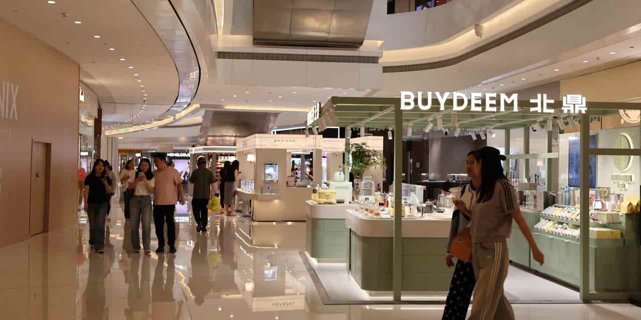 China's luxury malls expand despite retail slump