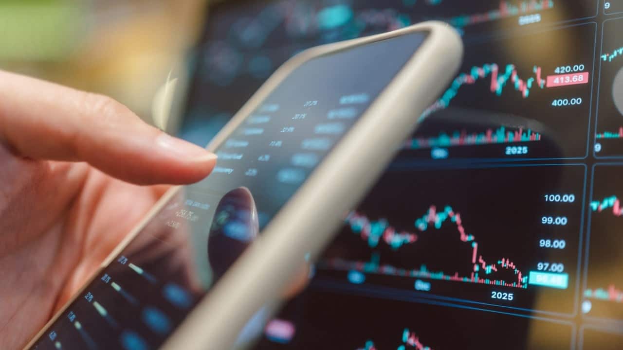 Hong Kong woman loses HK$21.5 million in crypto scam