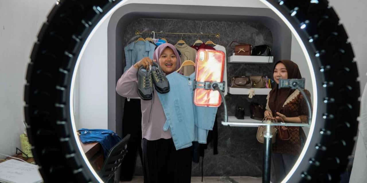 Indonesia extends tax drive to boost revenue