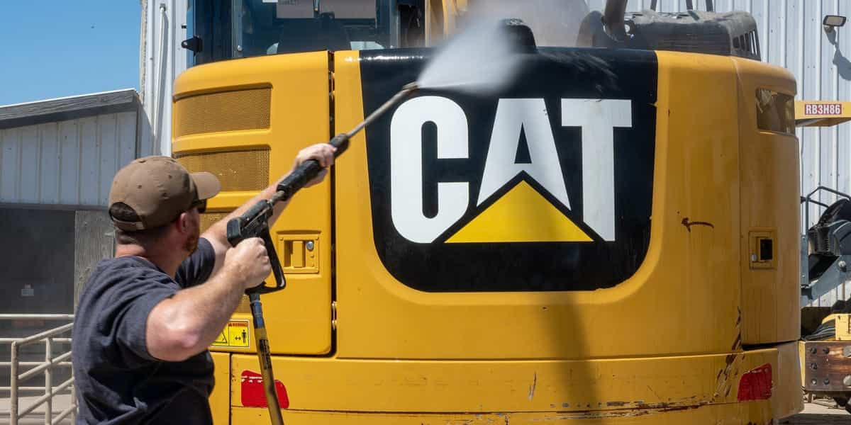 Caterpillar Surges on AI-Driven Demand, Outperforming Dow