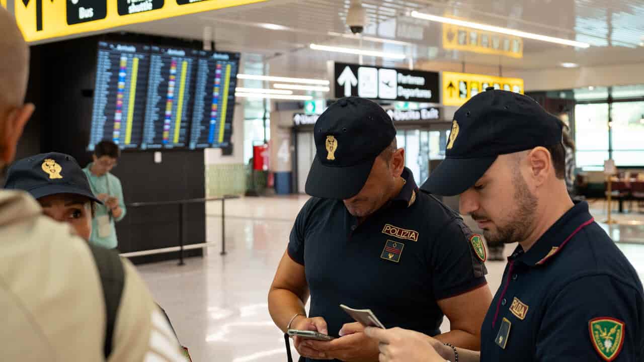 Italy extends Schengen suspension with Spain for 15 days
