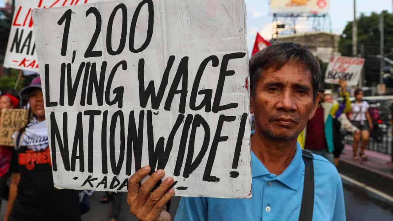 Philippine jeepney drivers face income squeeze amid soaring diesel costs