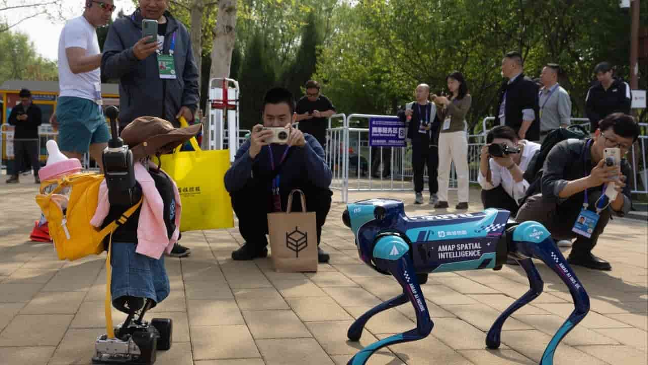 Alibaba unit unveils AI system for unified robot control