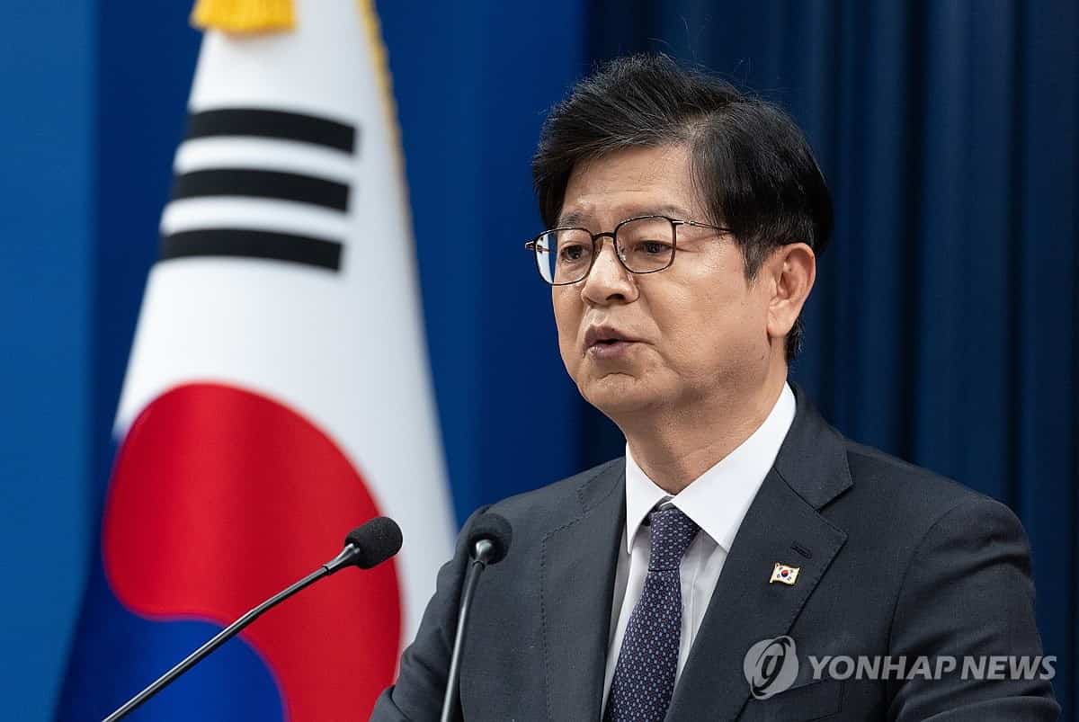 President Lee vows more direct public communication