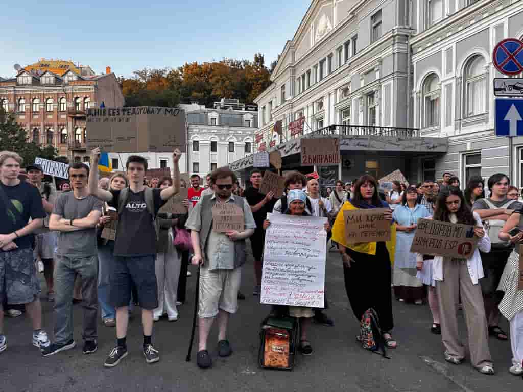 Ukrainians Rally for Fedorov Reinstatement Amid Zelensky's Silence