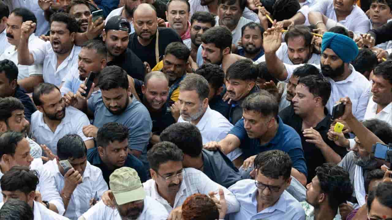 Indian opposition leaders march to top court demanding election chief's resignation