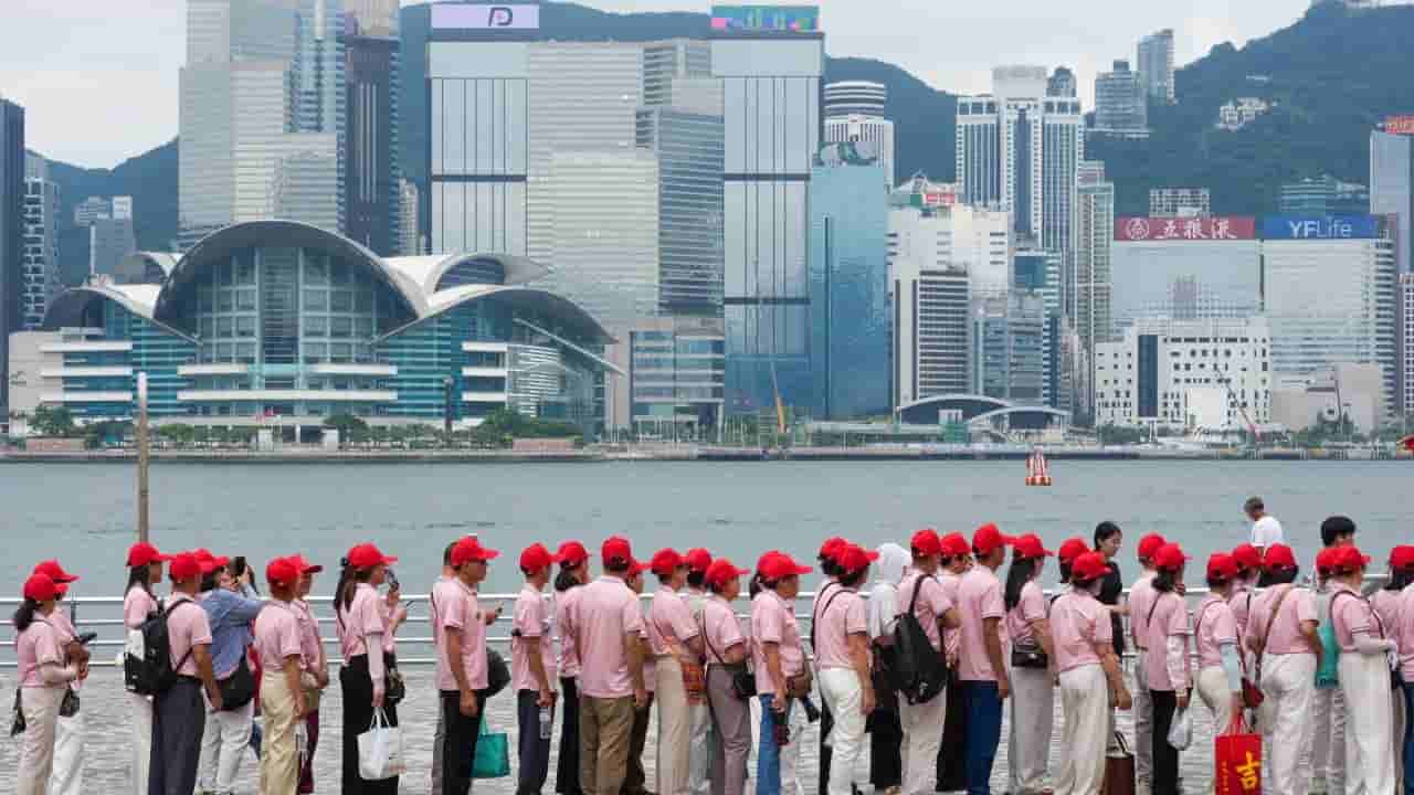 Hong Kong jewellery shop banned for 30 days over forced sales