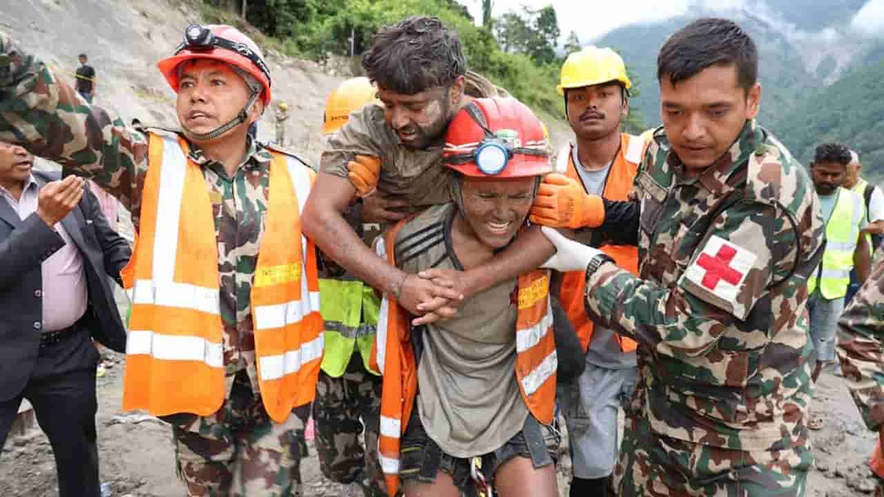 Nepal flood rescue efforts aided by engineers' WhatsApp group