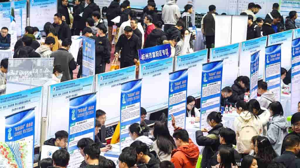 China vocational schools focus on AI amid job fears