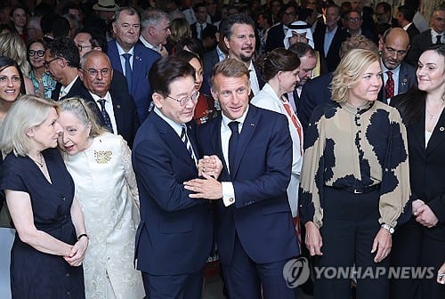 Lee, Macron set for summit on security, economic cooperation